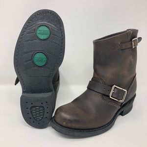 FRYE Boots Engineer 8R women’s boots Dark Brown.
